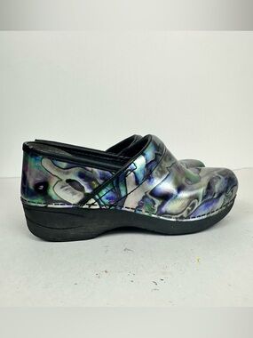 Dansko XP 2.0 Abalone Iridescent Patent Leather Nursing Clogs EU 37
